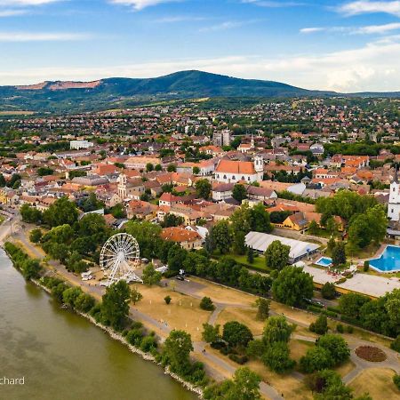 Appartement Becsi Kapu Apartman à Vác Extérieur photo