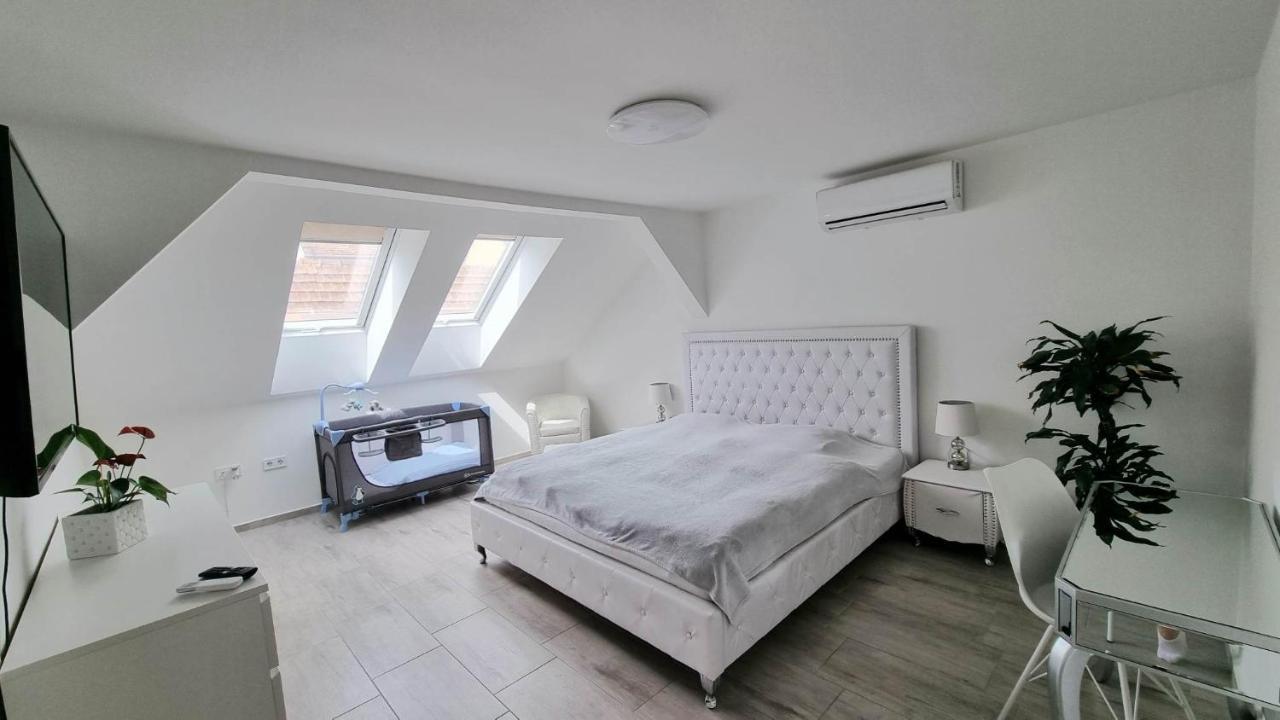 Appartement Becsi Kapu Apartman à Vác Extérieur photo