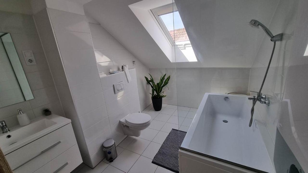 Appartement Becsi Kapu Apartman à Vác Extérieur photo