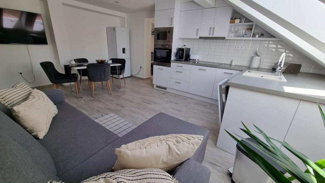 Appartement Becsi Kapu Apartman à Vác Extérieur photo