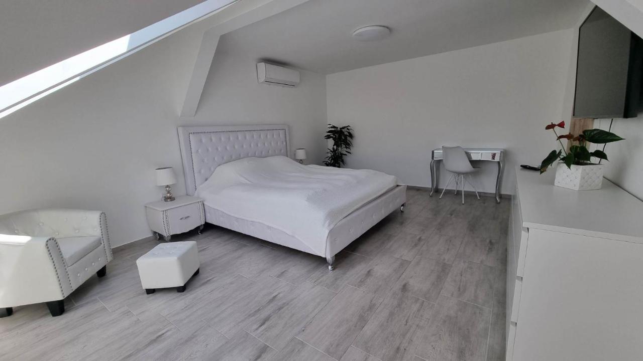 Appartement Becsi Kapu Apartman à Vác Extérieur photo