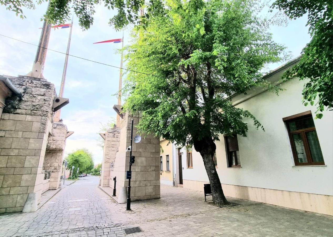 Appartement Becsi Kapu Apartman à Vác Extérieur photo